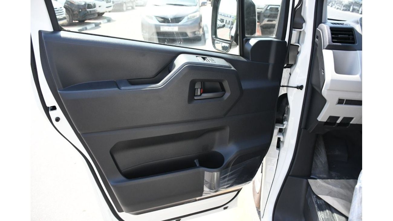 Toyota Hiace 3.5L AUTOMATIC 3 Point  Seats Belt