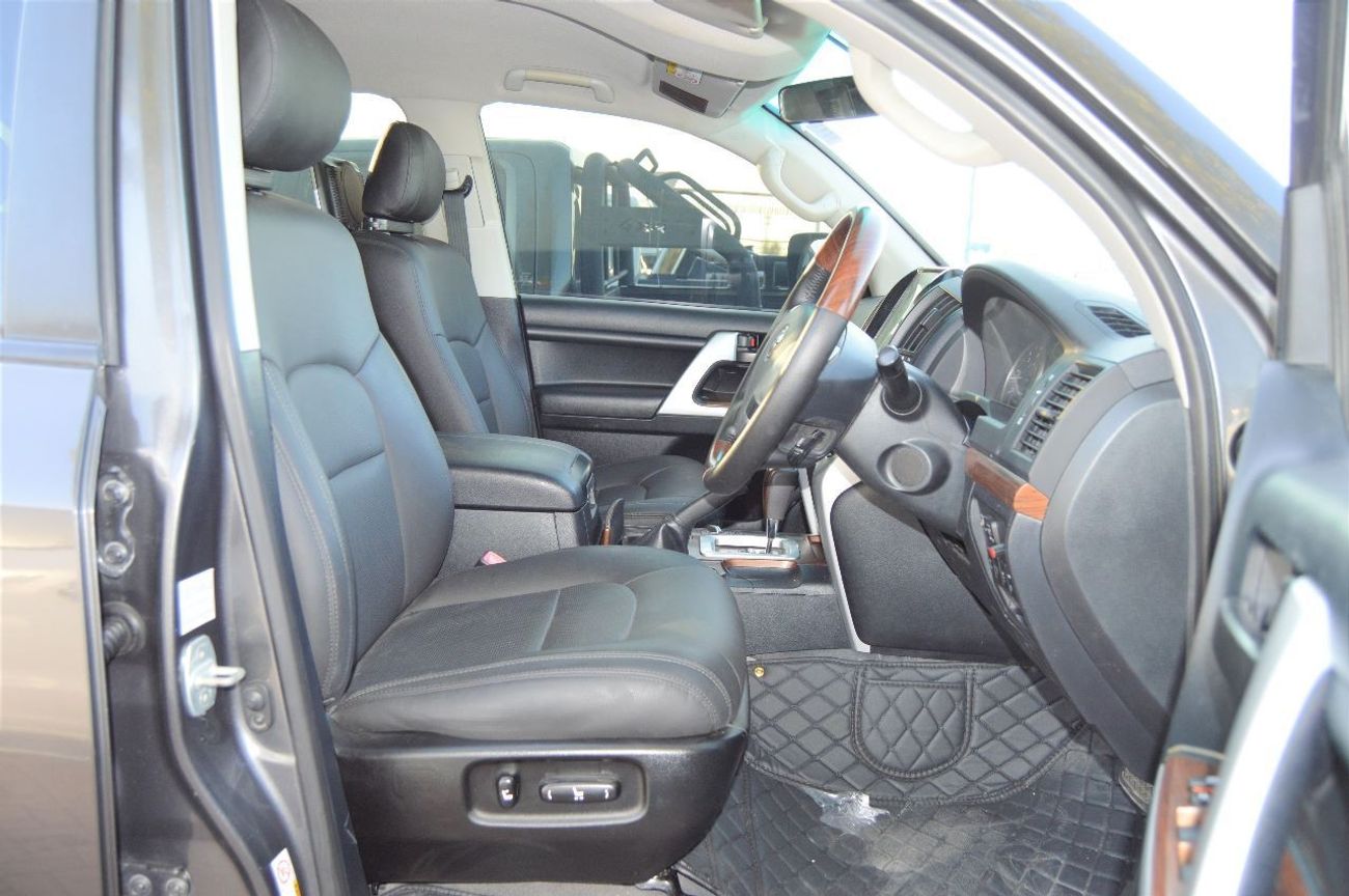 تويوتا لاند كروزر Diesel ,Right Hand Drive  4WD