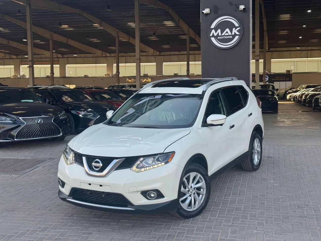 نيسان روج  2.5L V4 / PANORAMIC SUNROOF / AWD / 360 CAMERA / 7 SEATS / REAR AC