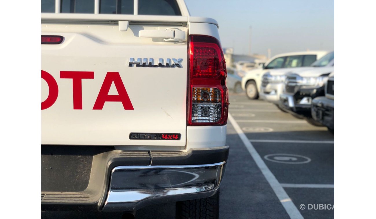 تويوتا هيلوكس TOYOTA HILUX 2.4 M/T DSL 4X4