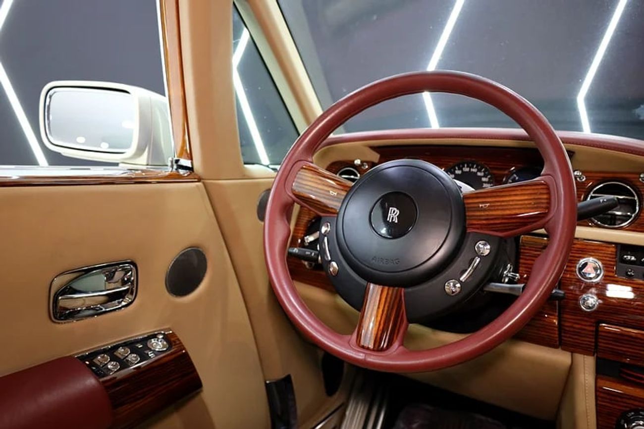 رولز رويس فانتوم Original Brushed Steel Bonnet, Starlight Headliner, GCC Specs!!
