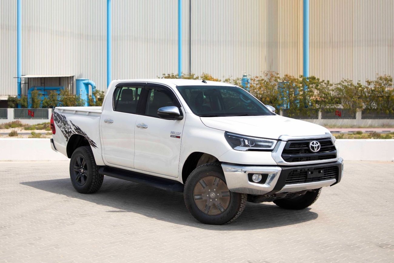 Toyota Hilux 2022 Toyota Hilux 4x4 DC 2.4 HI SR5 - White Pearl inside Black