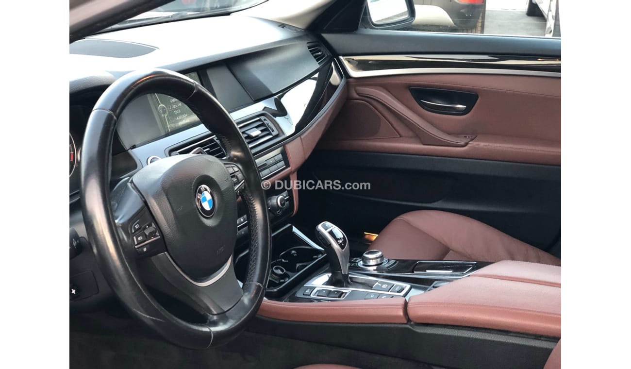 بي أم دبليو 530i موديل 2012 خليجي فل مواصفات كراسي جلد ومثبت سرعه وتحكم كهربي كامل ونظام صوت ممتاز وكاميرا خلفيه ومدخ
