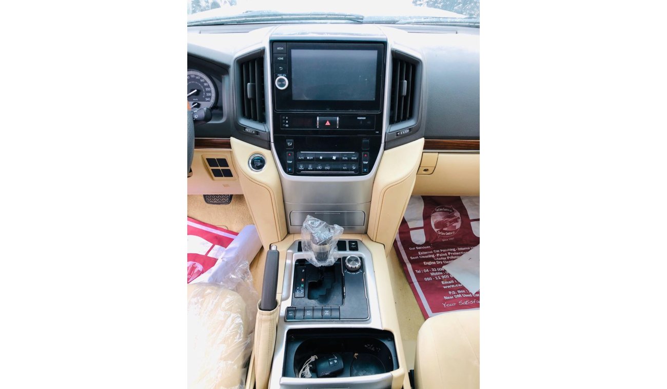 Toyota Land Cruiser V8, DVD, SUNROOF, POWER SEATS, COOL BOX