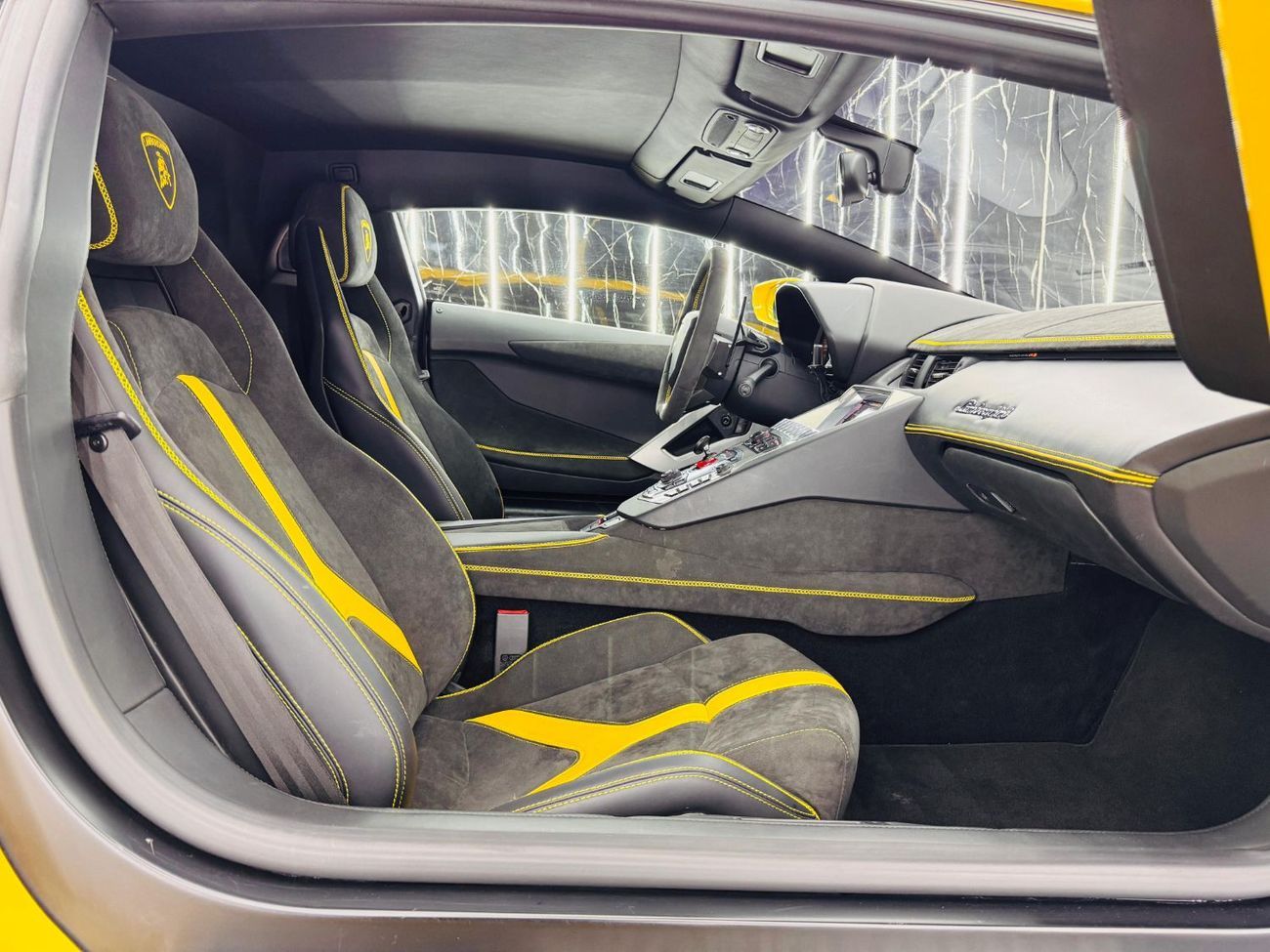 لامبورغيني أفينتادور 6.5L V12 2014 Lamborghini Aventador LP 700-4 GCC