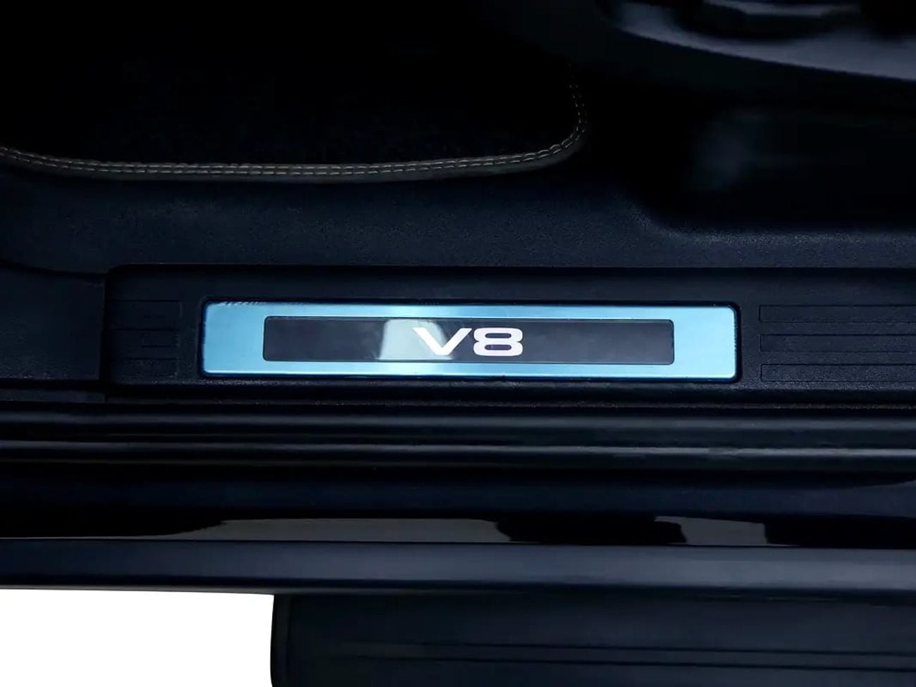 لاند روفر ديفندر 110 V8 P525 | GCC Spec | Dealer Warranty and Service Contract