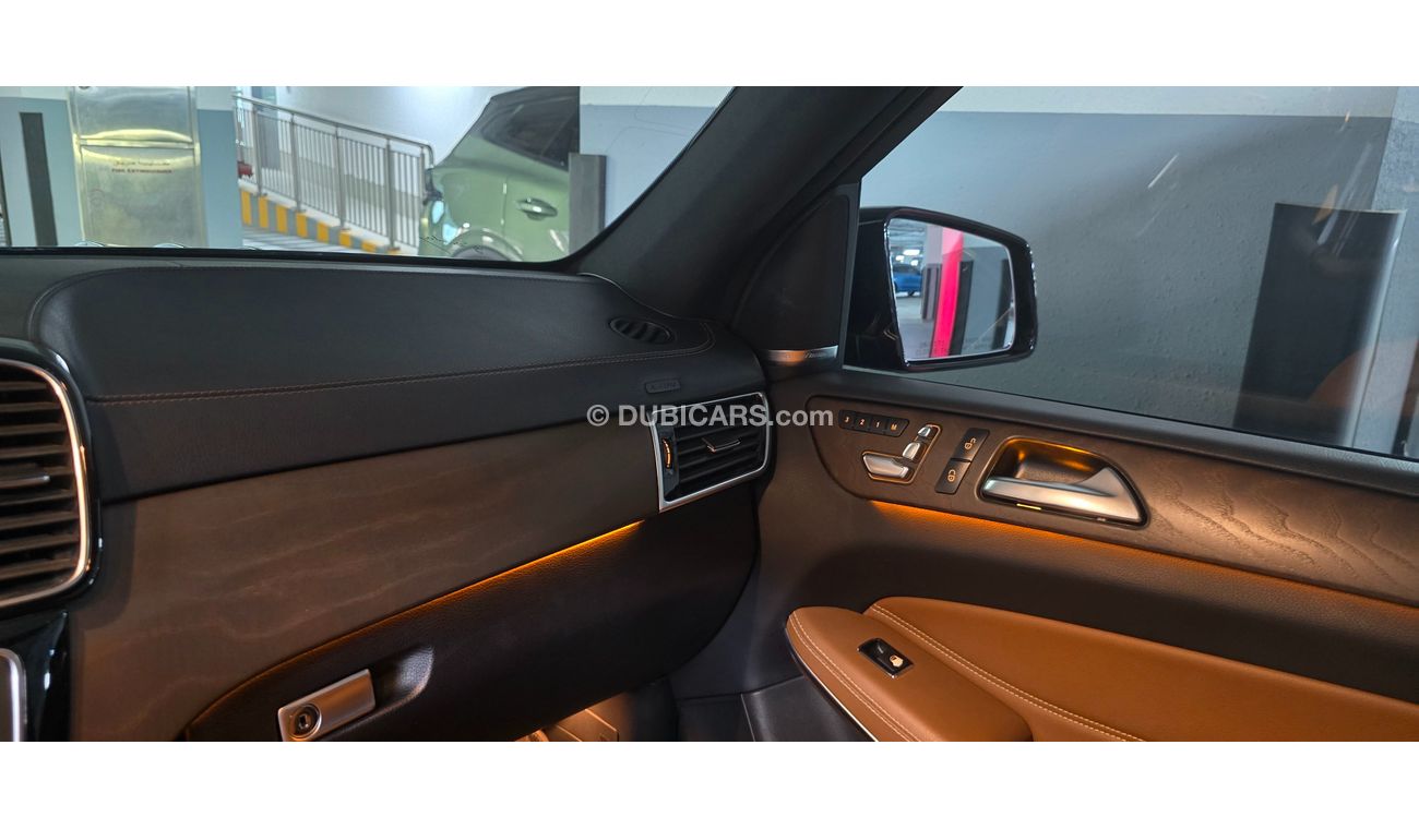 مرسيدس بنز GLS 500 V8 Full option the top trim of the class