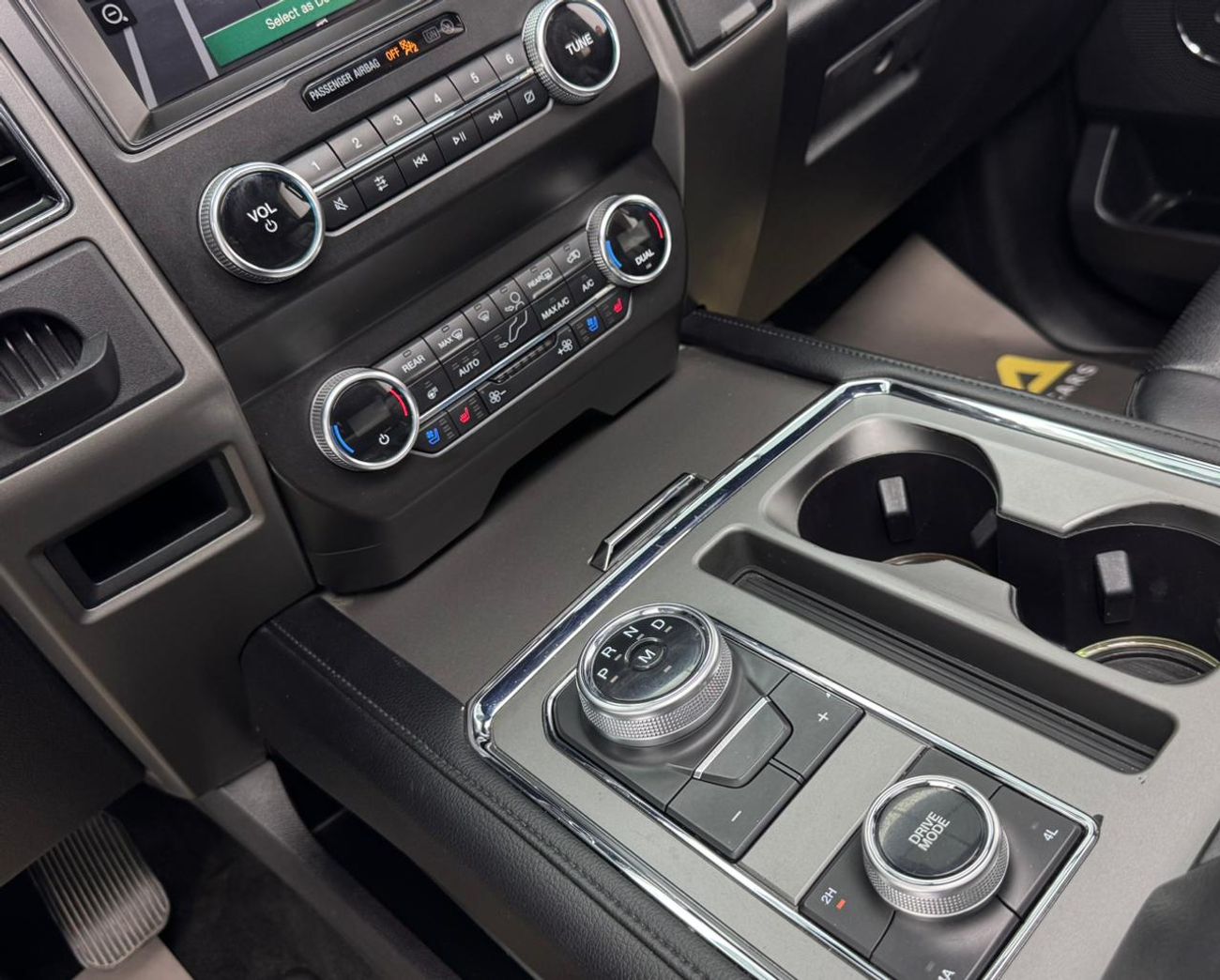 Ford Expedition 2019 Ford Expedition XLT, Ford Service History, 2027 Ford Warranty and Service Pack, GCC