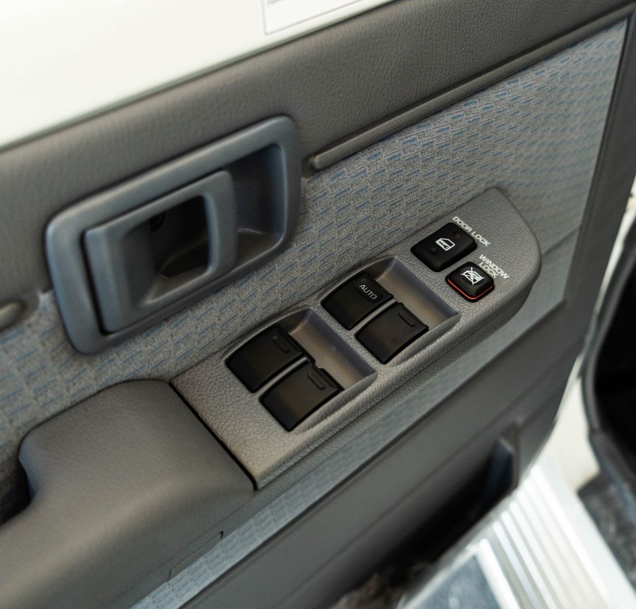 تويوتا لاند كروزر LC 76 | 2.8L | V4 | DSL | MT | 2025