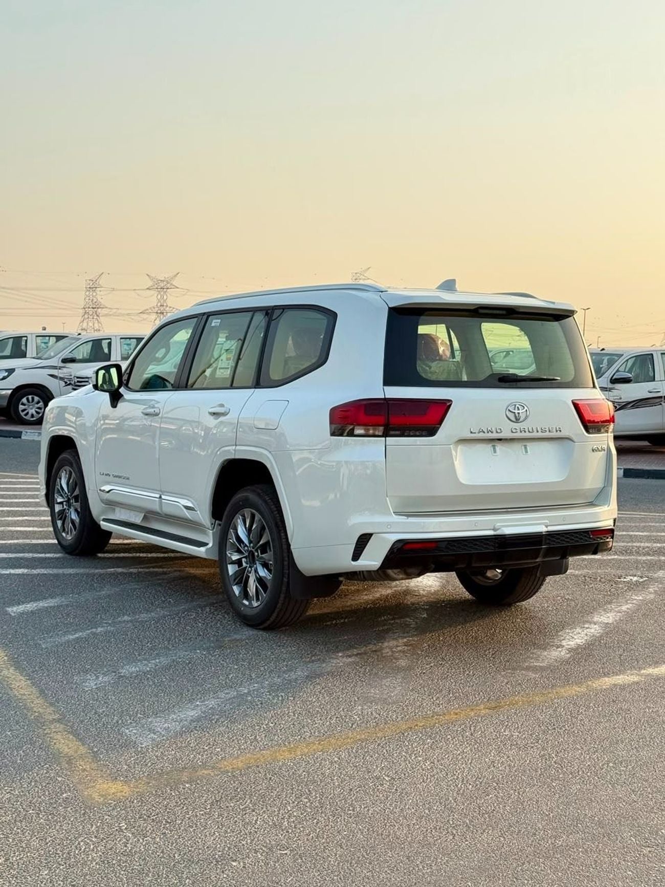 Toyota Land Cruiser 4.0L FULL GXR WITH RADAR