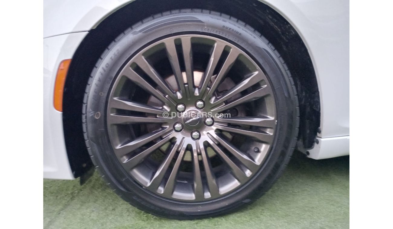 كرايسلر 300 موديل 2014  محول 2021رادار بصمة  وارد مثبت سرعة تحكم رنجات حساسات جناح خلفى بحالة ممتازة