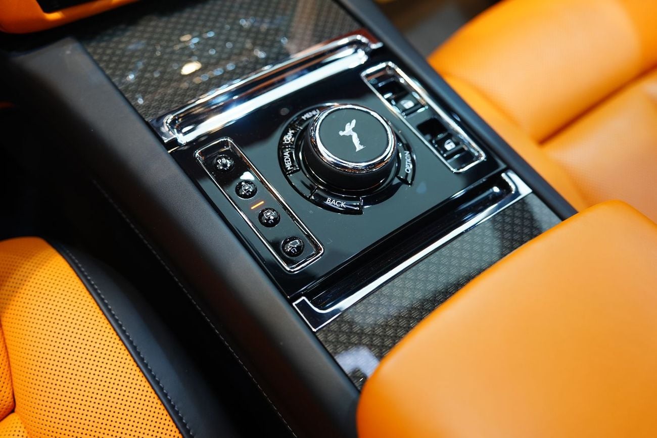 رولز رويس جوست Black Badge, Rear Entertainment, Bespoke Audio, Starlight, Dealer Warr + Serv!!