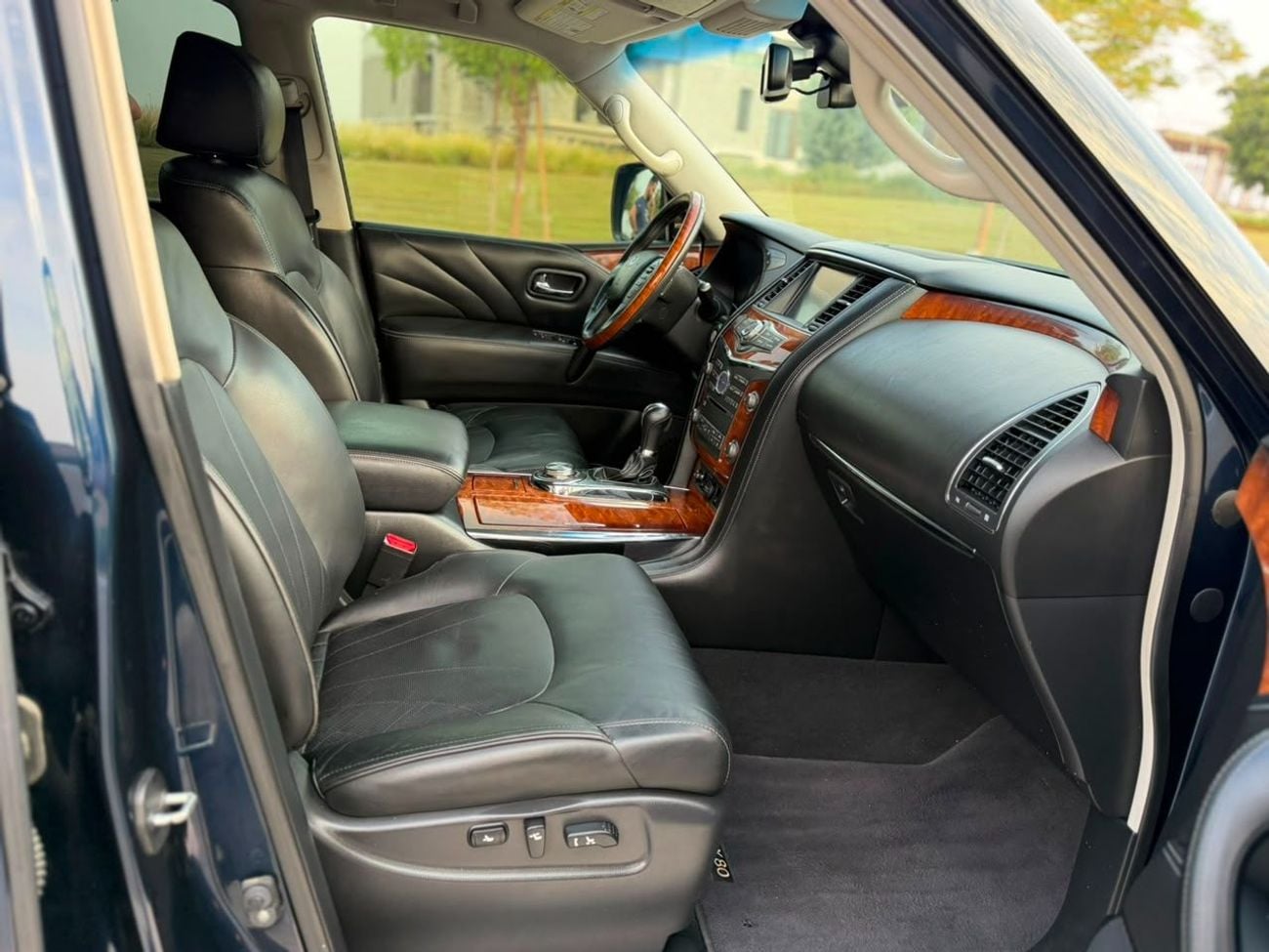 Infiniti QX80 LUXURY