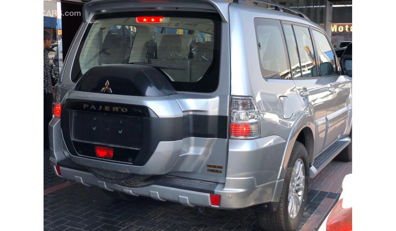 Mitsubishi Pajero 3.8L, V6, GLS, SUNROOF, DVD + REAR CAMERA, LEATHER SEATS, ALLOY RIMS, 2 POWER-SEATS, ROOF RAILS