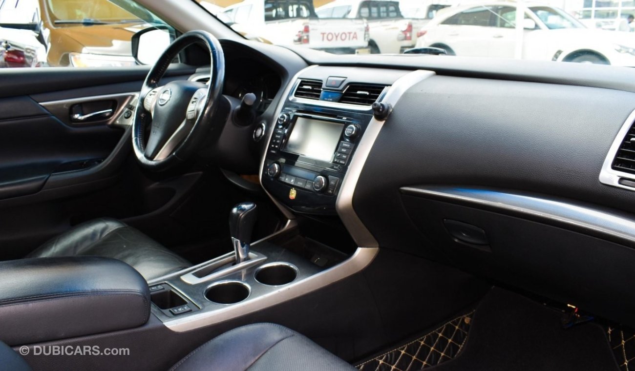 Used Nissan Altima 2013 model, number one, leather slot, cruise control, alloy wheels, sensors