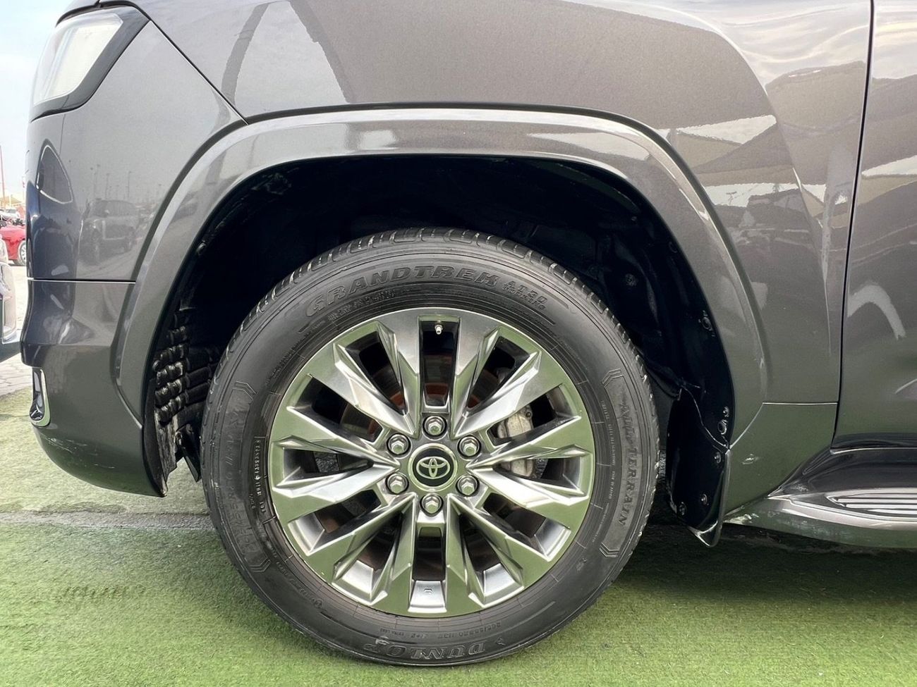 Toyota Land Cruiser 2022 MODEL VXR Twin Turbo 3.5L Full Option New Aarival