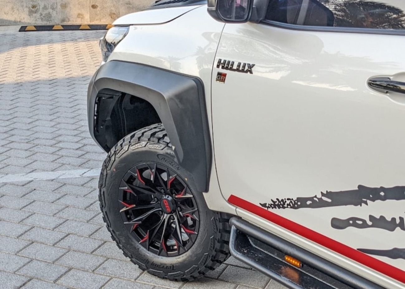 تويوتا هيلوكس TOYOTA HILUX FACELIFTED 2025 GR SPORT OFF-ROAD V4 GCC IN EXCELLENT CONDITION