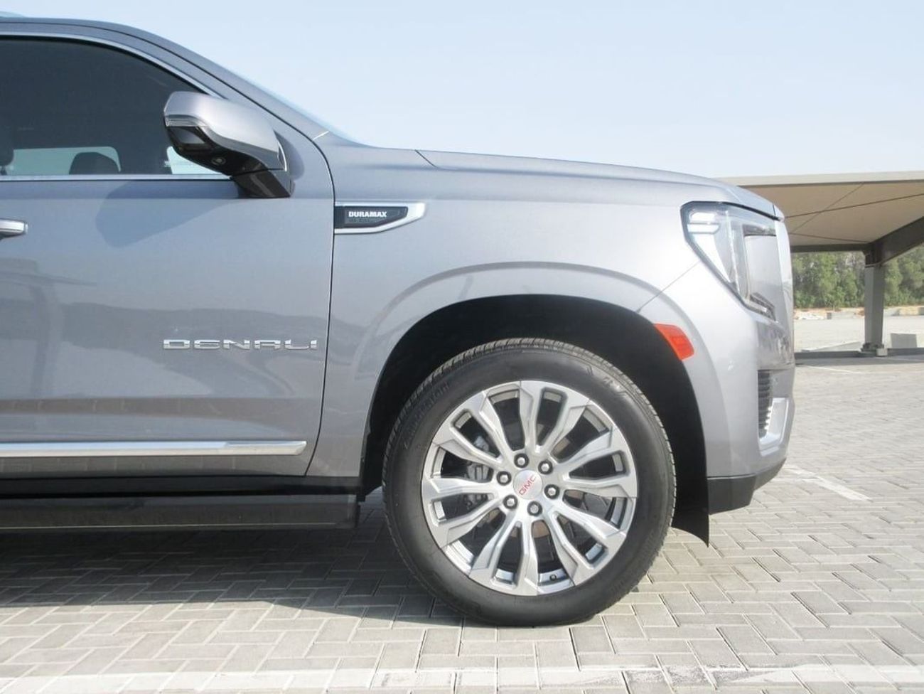 GMC Yukon GMC Denali ( Diesel ) - 2022- Silver