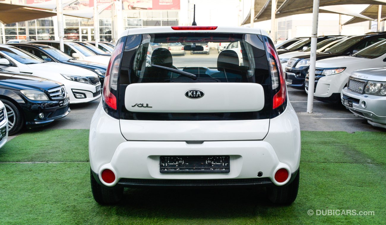 Kia Soul Model 2015 Gulf 1600 CC, white color inside black, fog lights, FM radio, in excellent condition, you