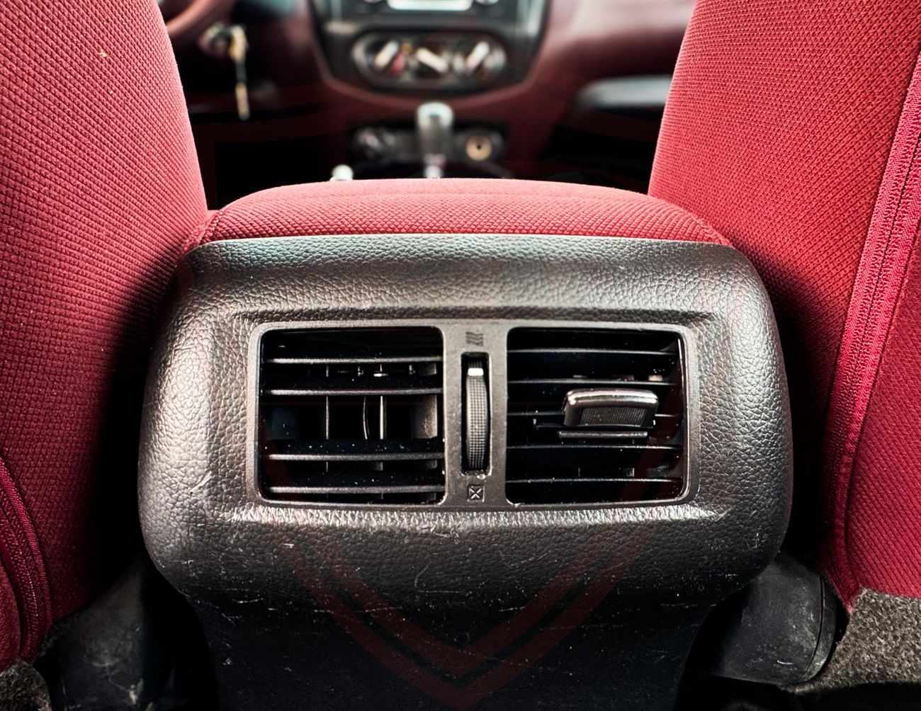 Nissan Navara Std 2.5L 4WD A/T Nissan Navara | 2.5 L | 2022 | GCC | Accident-Free | In Excellent Condition | 974 P