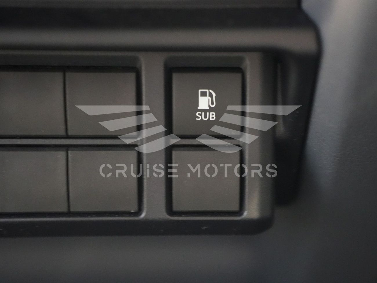 Toyota Land Cruiser 70 LC 78 - Manual - 4.2L - Diesel - HardTop - Station wagon - 4x4 - 13 Seats - 3 Door