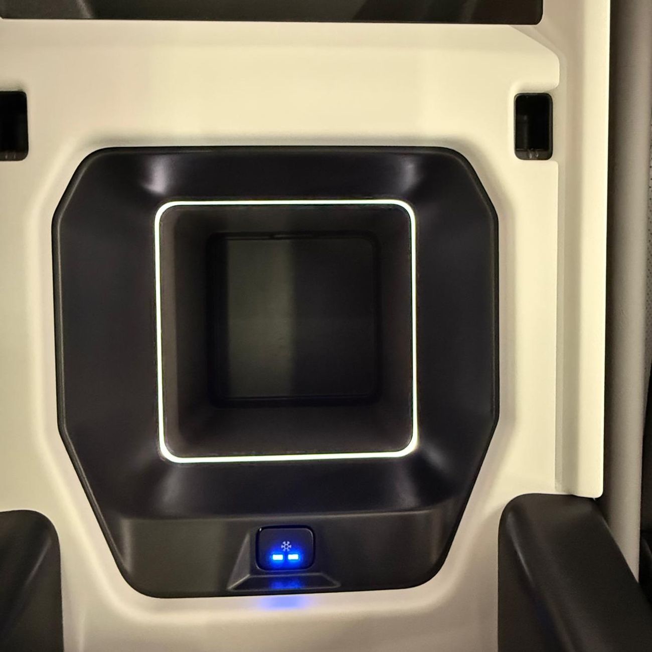 لاند روفر ديفندر 110 P400 X-Dynamic HSE | Brand New | New Color | Al Tayer Warranty & Service Contract