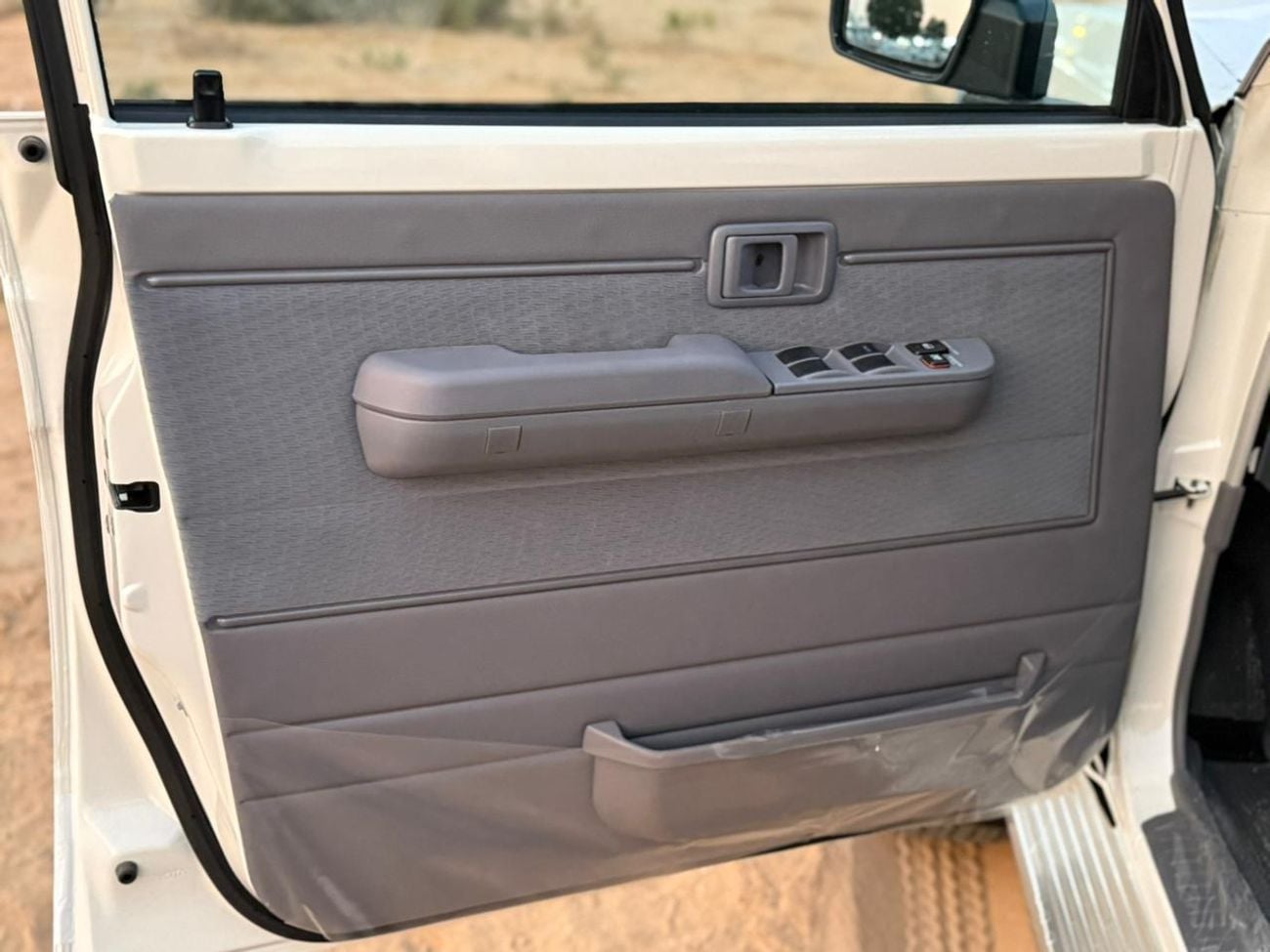 تويوتا لاند كروزر 70 LX LC76 STD Std 4.0L AWD