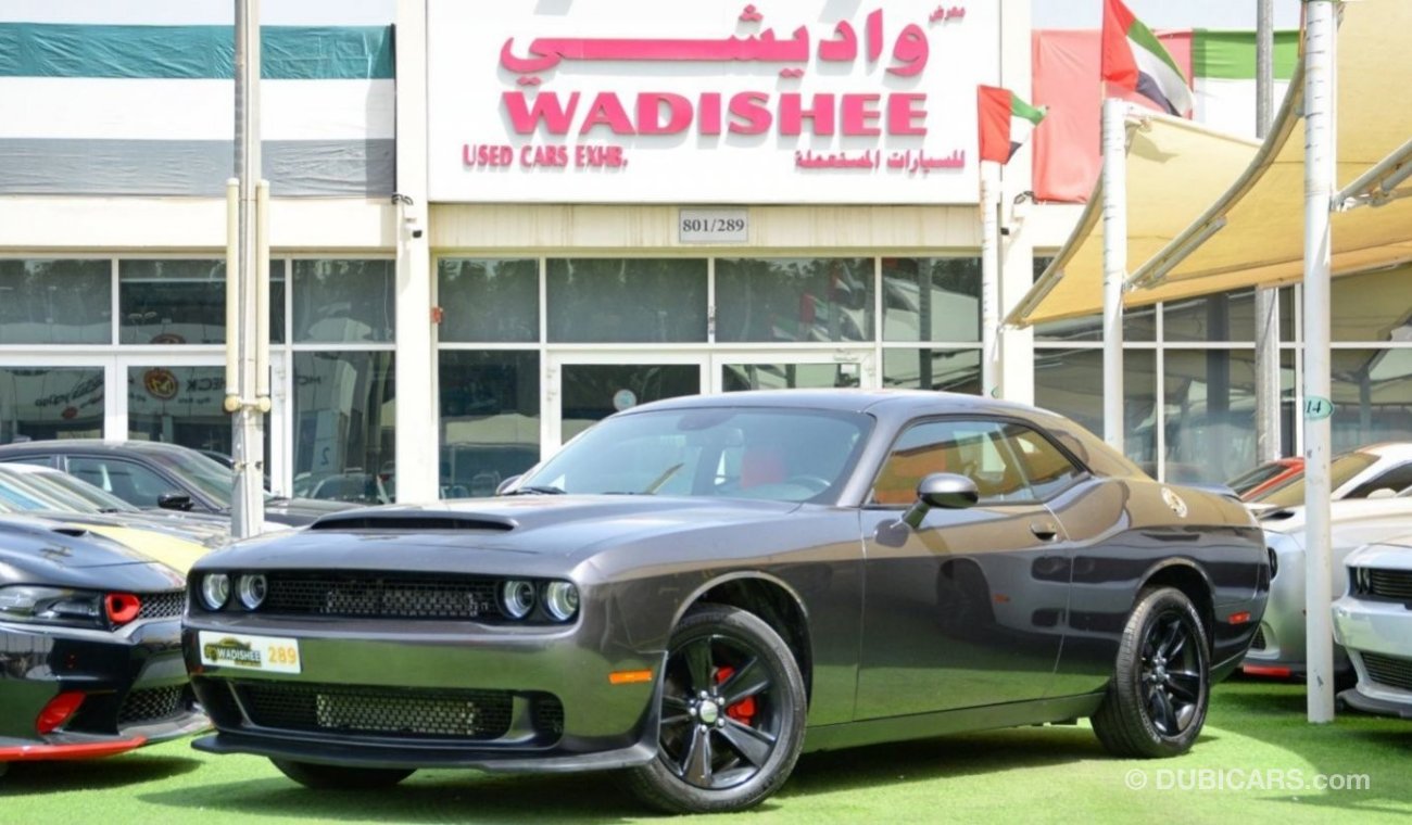 دودج تشالينجر Challenger SXT V6 3.6L 2019/ SRT Kit/ Leather Interior/ Low miles/ Excellent Condition