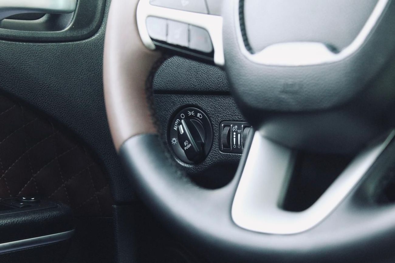 دودج تشارجر Unleash pure muscle with this Dodge Charger 2017, upgraded with an SRT body kit for an aggressive, h