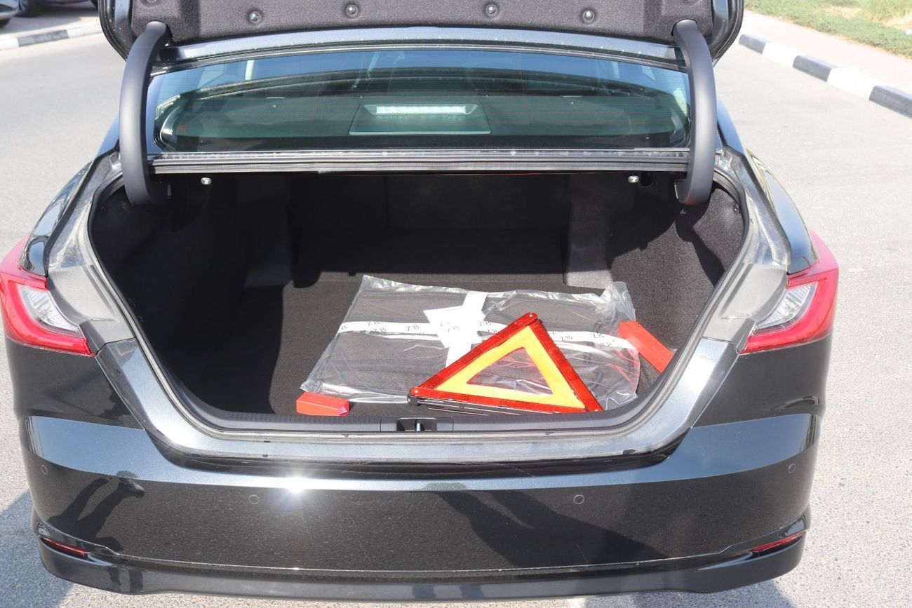 Toyota Camry 2.5 H G PREMIUM  , Alloy Wheels, Electric Seat, Panoramic Roof, Model 2025, China Specs