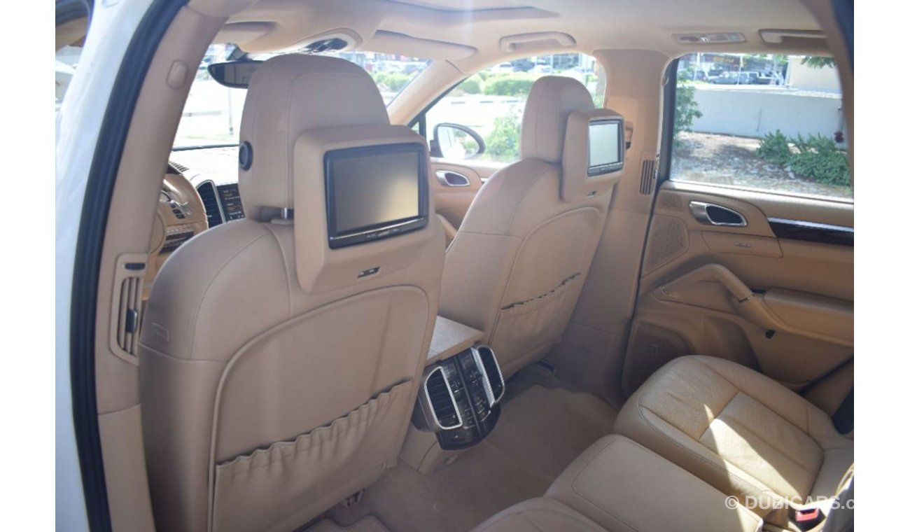 بورش كايان S 2011 GCC SPECS REAR ENTERTAINMENT