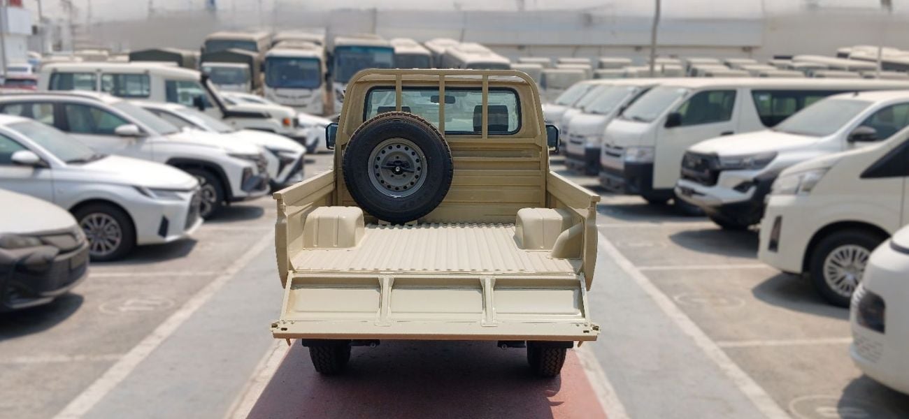 تويوتا لاند كروزر بيك آب 4.0L Petrol AT 4x4 2026YM
