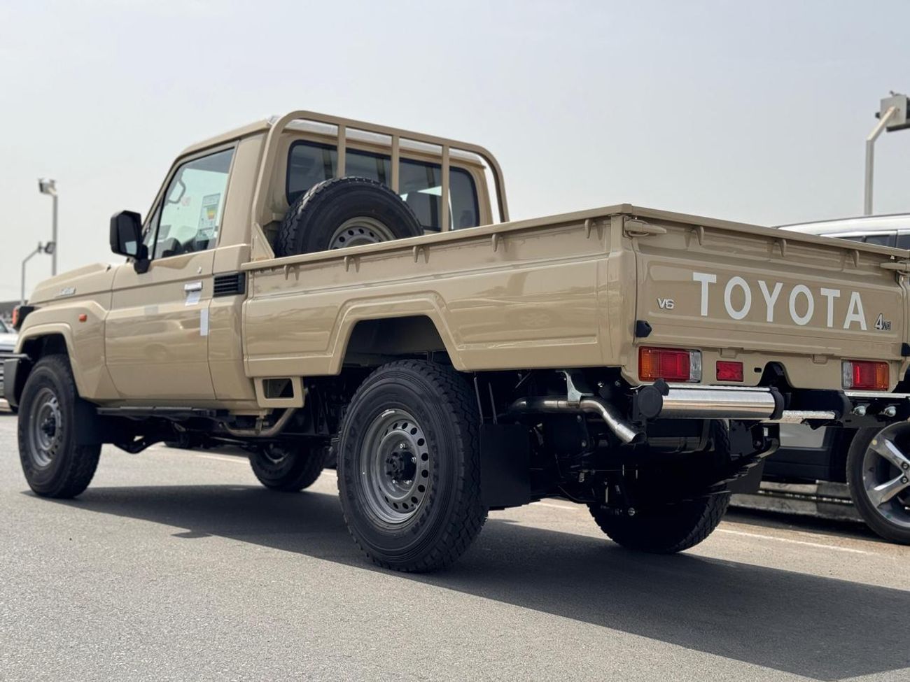 تويوتا لاند كروزر بيك آب 79 SC 4.0L PETROL AUTOMATIC TRANSMISSION ( ONLY FOR RE EXPORT )