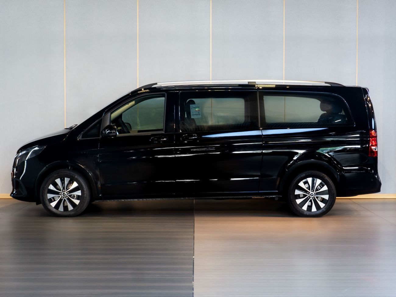 مرسيدس بنز V 300 4,556PM I Brand New I Mercedes-Benz V-Class V300 Style I 2025 I with 2 Years Dealer Warranty