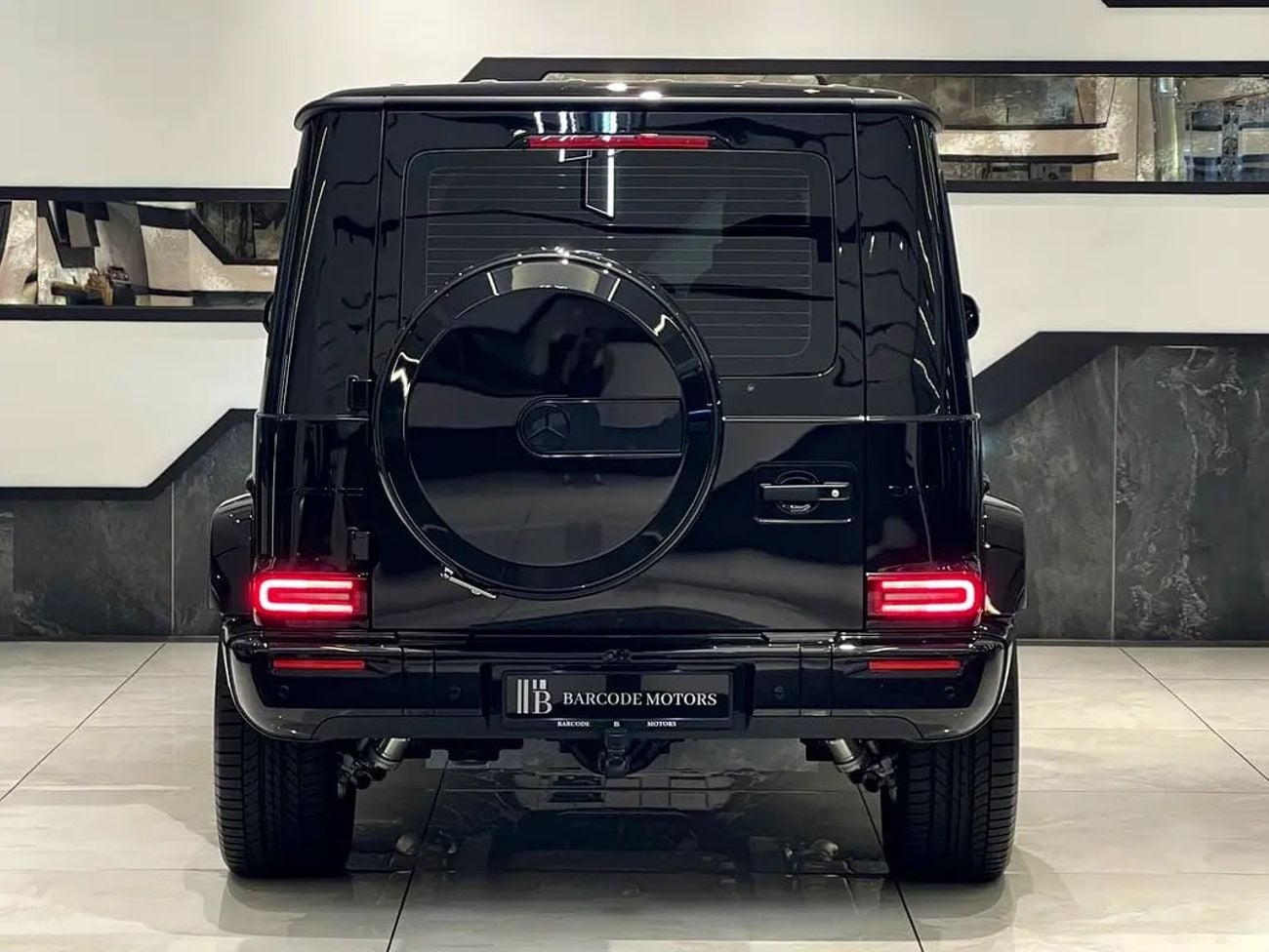 Mercedes Benz G63 AMG / G63 / / KM / GERMANY SPECS / FULL OPTIONE / CARBON FIBER / BACK SCREEN /