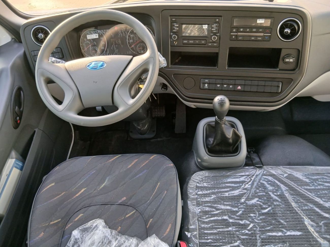 هيونداي كونتي حافلة هايونداي كاونتي كوستر ميني | موديل 2026 | جاهزة للتصدير