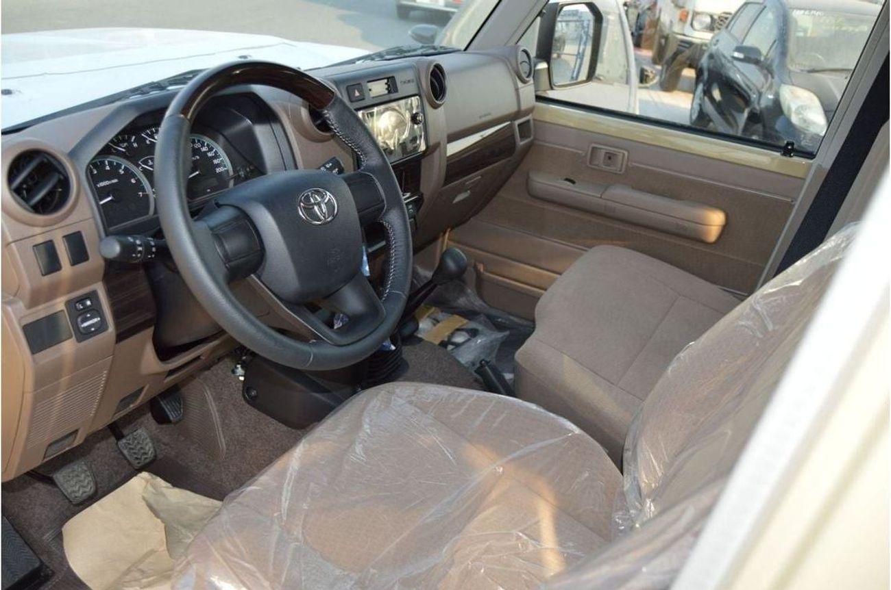 Toyota Land Cruiser 70 LX Hard Top 5 Doors