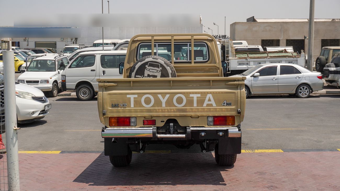 Toyota Land Cruiser Pick Up LX 4.0L V6 Single Cabin A/T