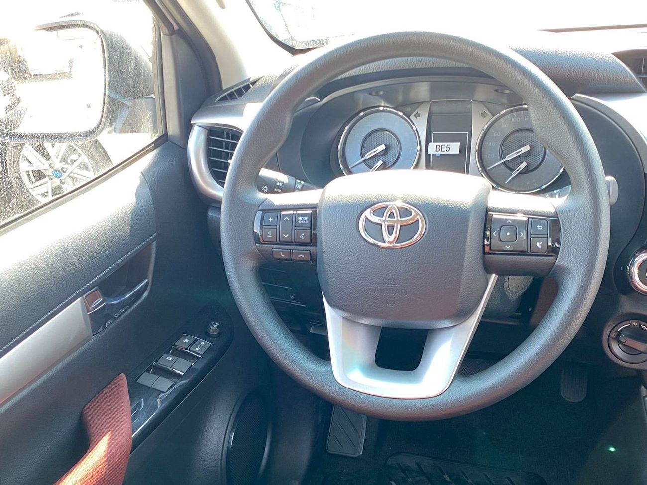 تويوتا هيلوكس TOYOTA HILUX 2.7L PETROL 4WD PUSH START
