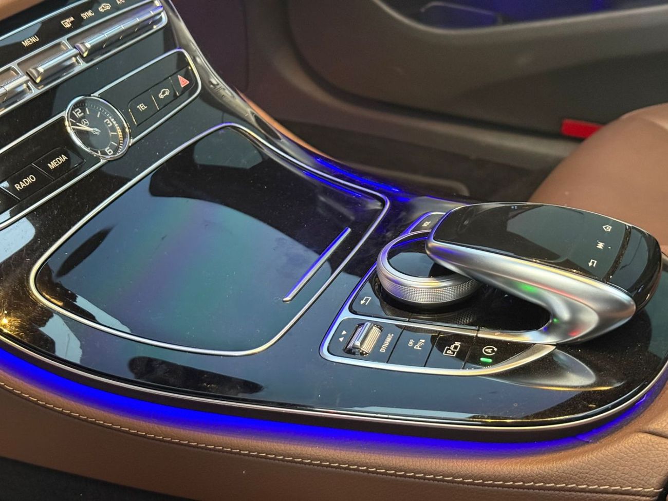 مرسيدس بنز E300 Premium + 2.0L