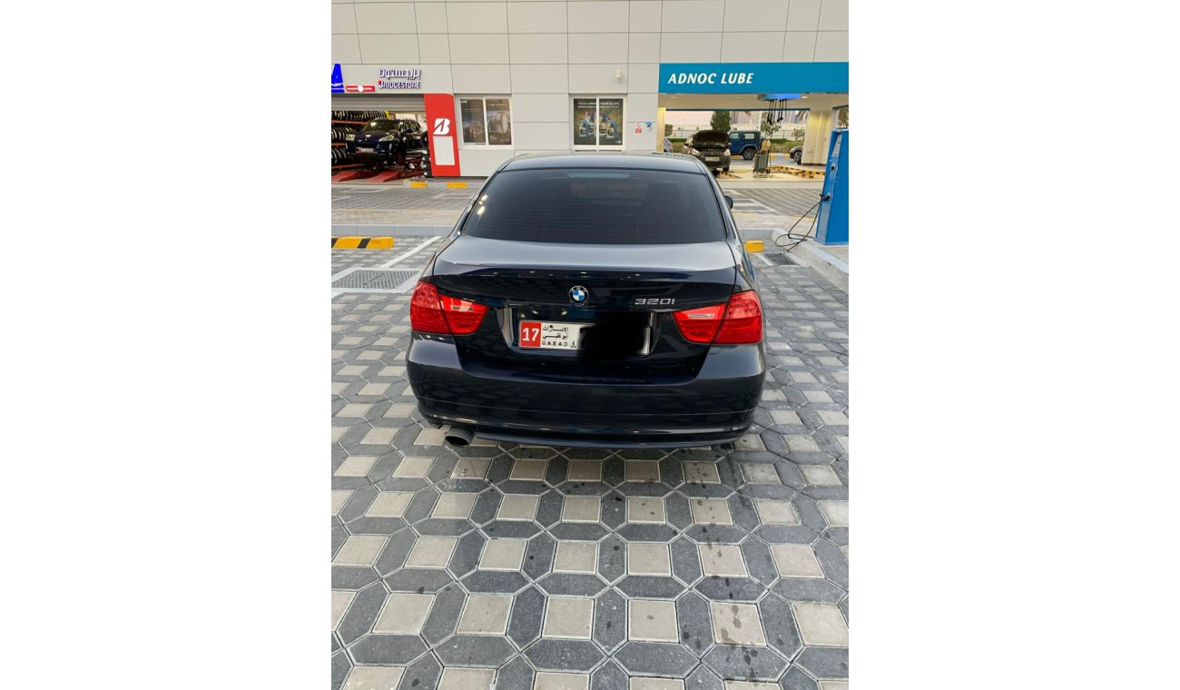 بي أم دبليو 320 i