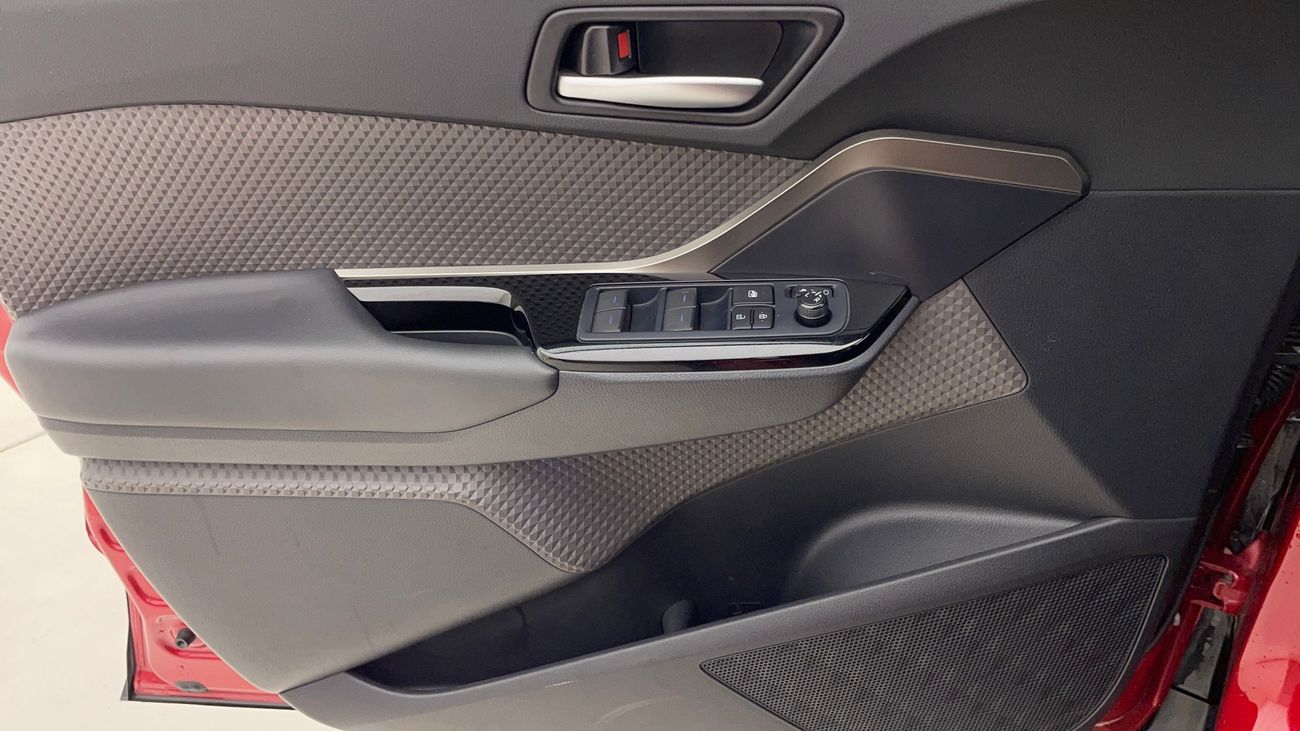 تويوتا CHR VX 1.8 | بدون دفعة مقدمة | اختبار القيادة في المنزل