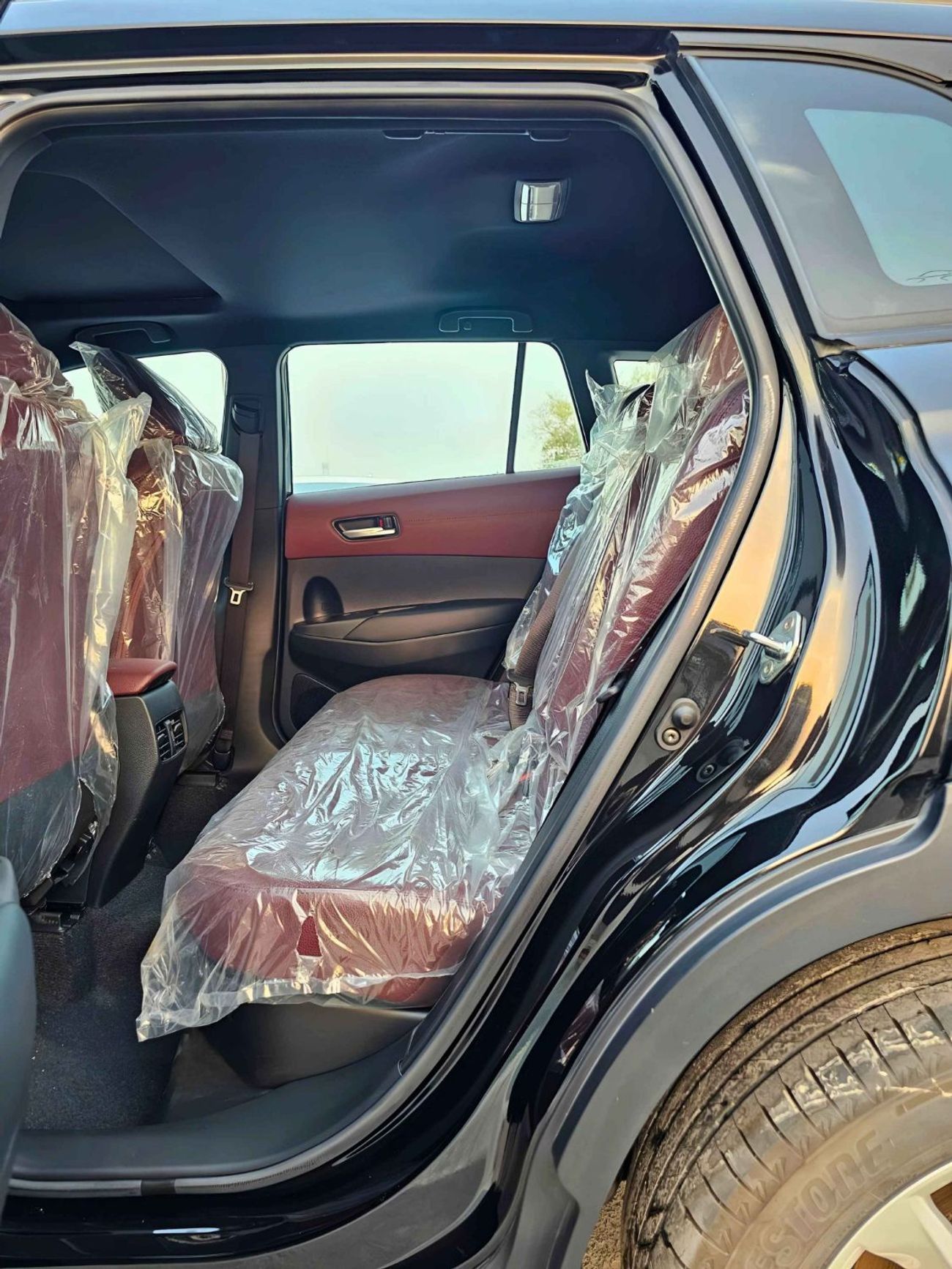 Toyota Corolla Cross HYBRID /1.8L A/T / FULL OPTION / SUNROOF / LEATHER / 17" ALLOY WHEELS / CODE # XLE