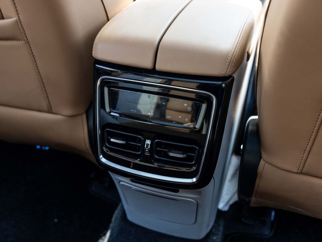 Jetour X70 Plus LUX