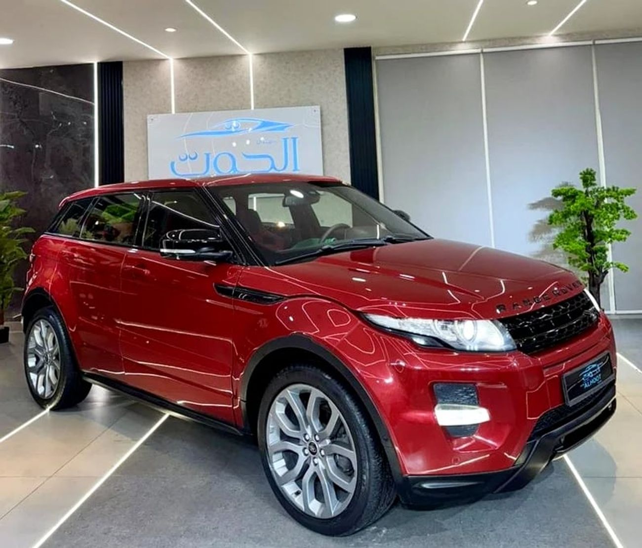 لاند روفر رانج روفر إيفوك Dynamic Plus 2.0L (3 Door) LOVELY RED || TOP RANGE || GCC || PANORAMIC || LOW MILEAGE