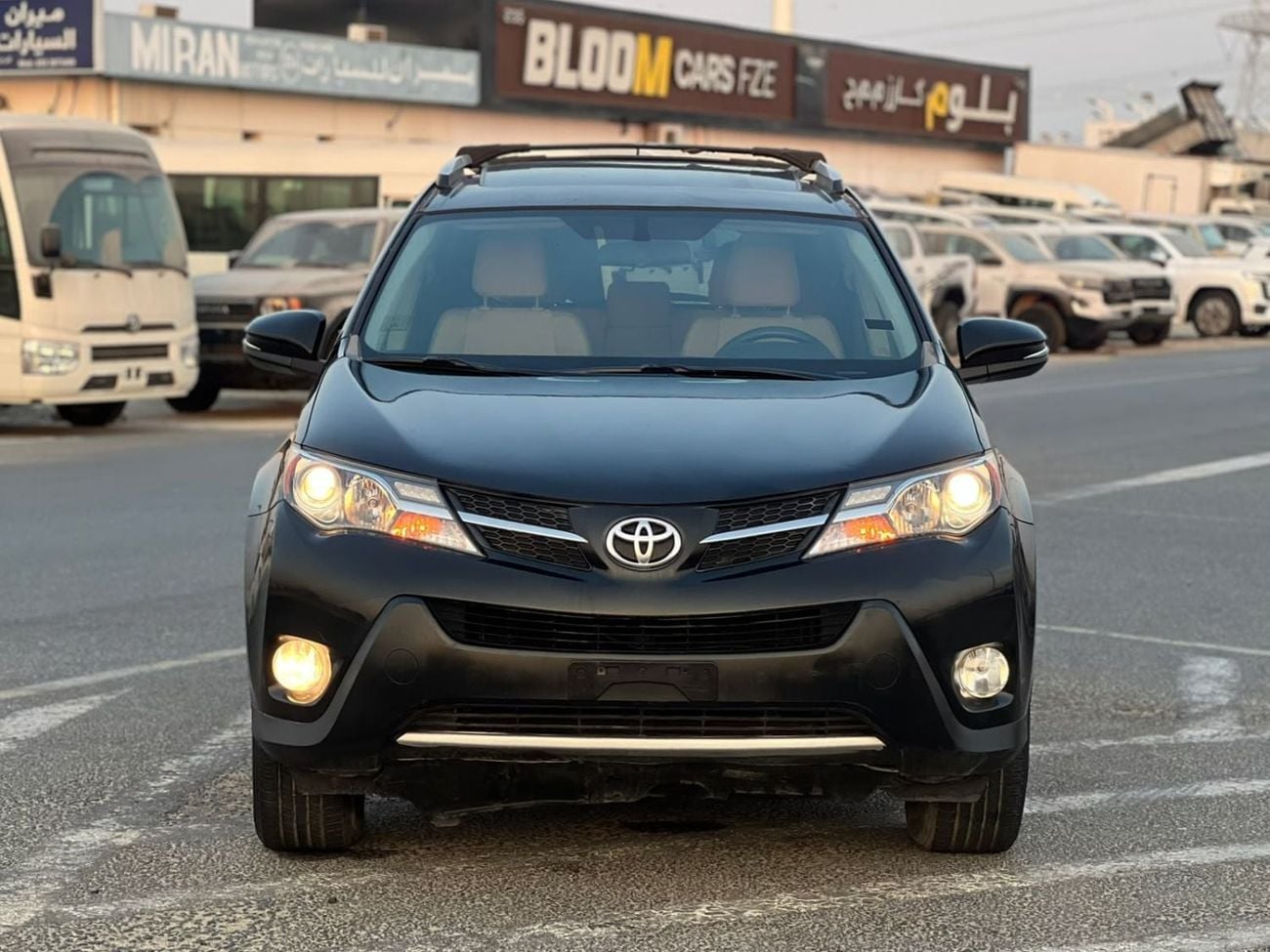 Toyota RAV4  2014 Toyota Rav4 XLE Full Option 2.5L V6 - Sunroof  Rear Camera - Rims