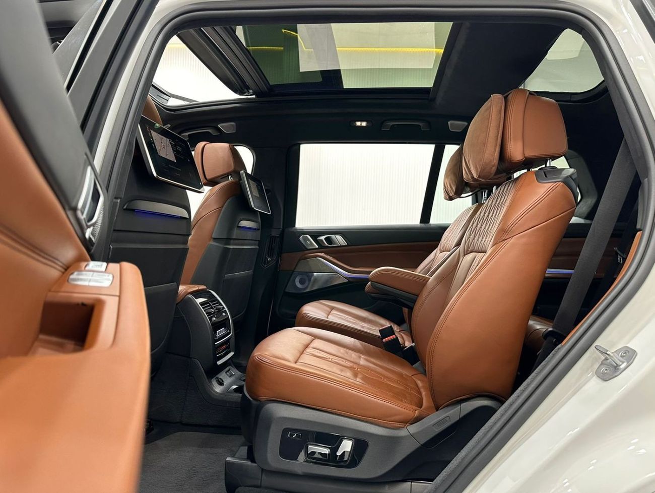 BMW X7 2019 BMW X7 xDrive50i M-Sport, April 2024 BMW Warranty + Service Pack, Captain Seats, Full Options, 