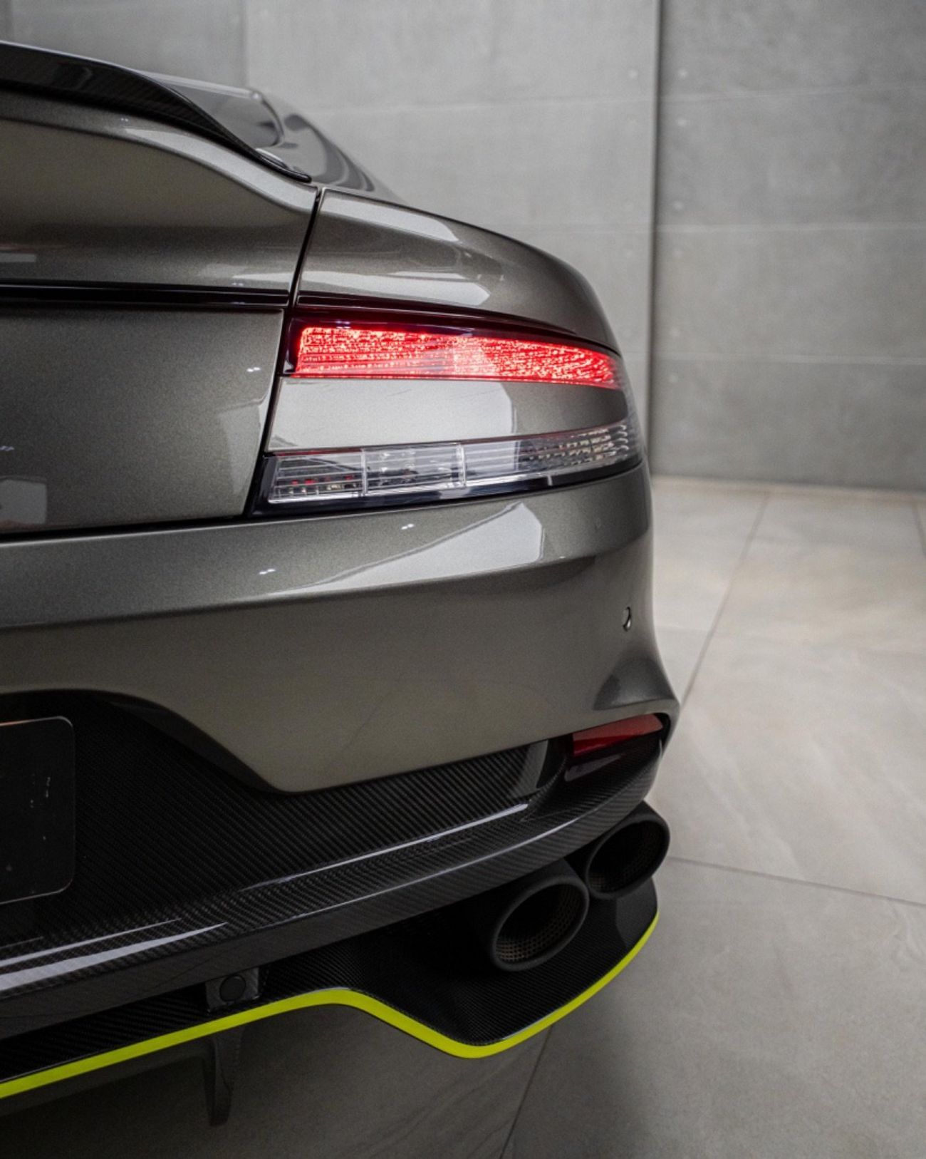 أستون مارتن DB11 AMR 5.2L