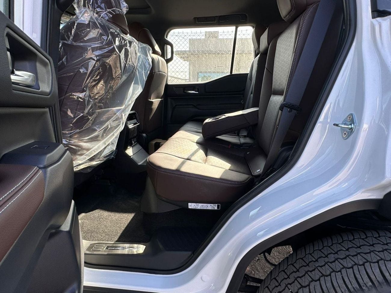 تويوتا برادو VXR Adventure Dual Tone 2.4T