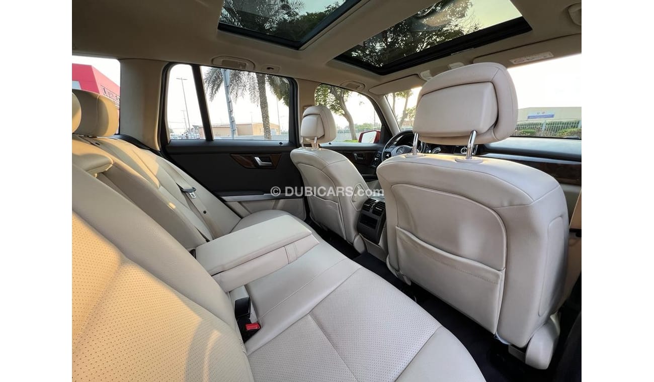 Mercedes-Benz GLK 250 Std MERCEDES BENZ GLK250 2015 GCC 4MATIC FULL OPTIONS ORIGINAL PAINT IN LOW MILEAGE